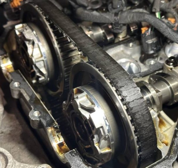 Timing belt and camshaft pulleys opened on a workshop engine